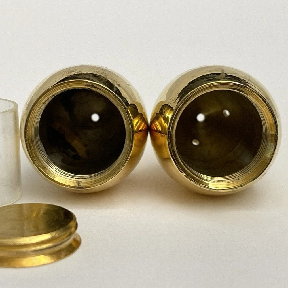 Salt‎ and Pepper Shakers Gold-tone Eggs Italy 1 5/8